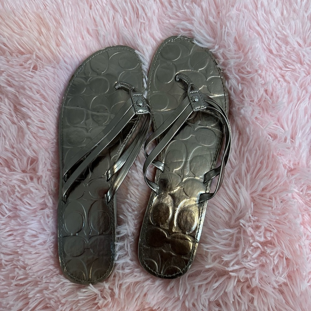 coach flip flops